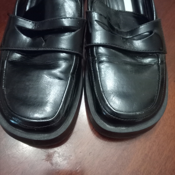 Zara Women's Elegant Black Slip-On Loafers - Picture 5 of 5